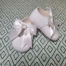 Load image into Gallery viewer, Baypod|Girls Bow & Diamante Soft Shoe-White