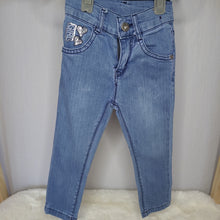 Load image into Gallery viewer, Girls Sequin Heart Denim Jeans