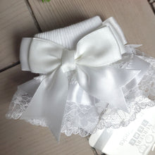 Load image into Gallery viewer, Baby Lace Socks With Bow - White
