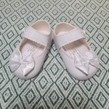 Load image into Gallery viewer, Baypods|Girls Bow Soft Sole Shoes-White
