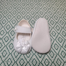 Load image into Gallery viewer, Baypods|Girls Bow Soft Sole Shoes-White

