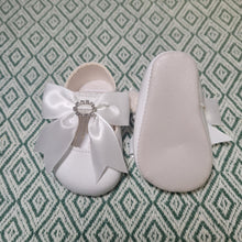 Load image into Gallery viewer, Baypod|Girls Bow &amp; Diamante Soft Shoe-White
