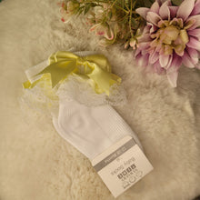 Load image into Gallery viewer, Baby Lace Socks With Bow - Lemon
