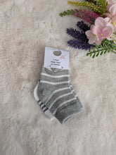 Load image into Gallery viewer, Babys 2 Pack of Socks
