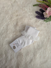 Load image into Gallery viewer, White Frilly Ankle Socks
