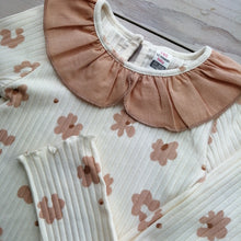 Load image into Gallery viewer, Cream floral legging set with ruffle collar

