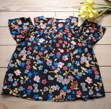 Load image into Gallery viewer, Girls Top with  &#39;Floral&#39; motif.
