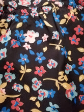 Load image into Gallery viewer, Girls Top with  &#39;Floral&#39; motif
